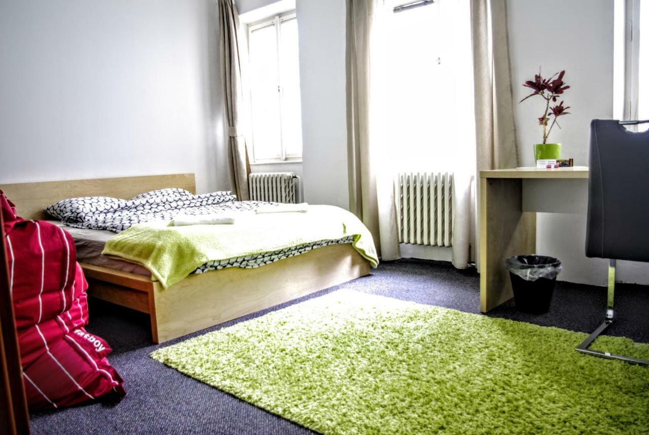 Quiet Courtyard Apartment Prague Luaran gambar