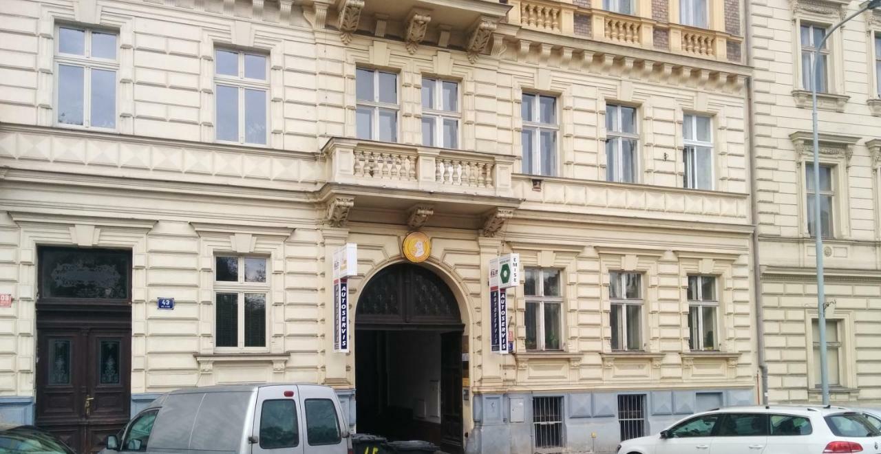 Quiet Courtyard Apartment Prague Luaran gambar