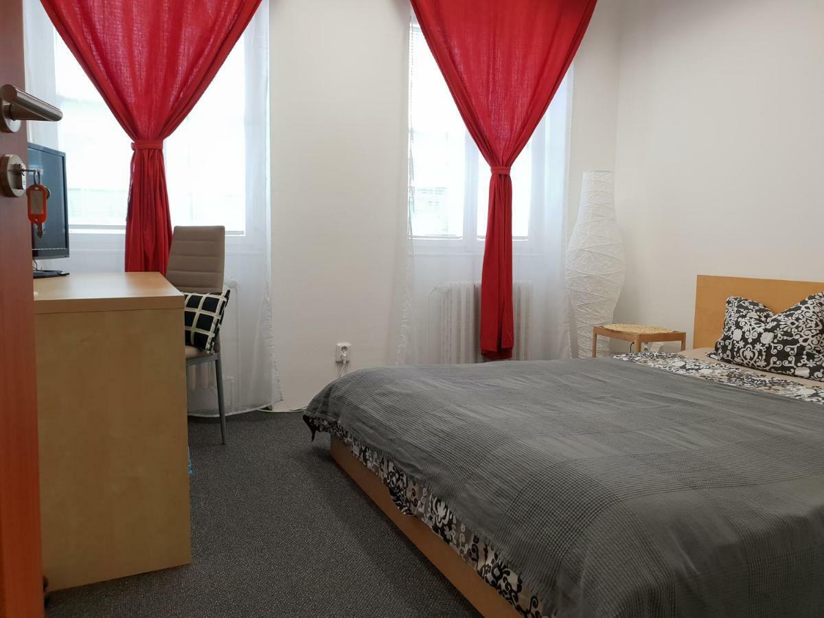 Quiet Courtyard Apartment Prague Luaran gambar