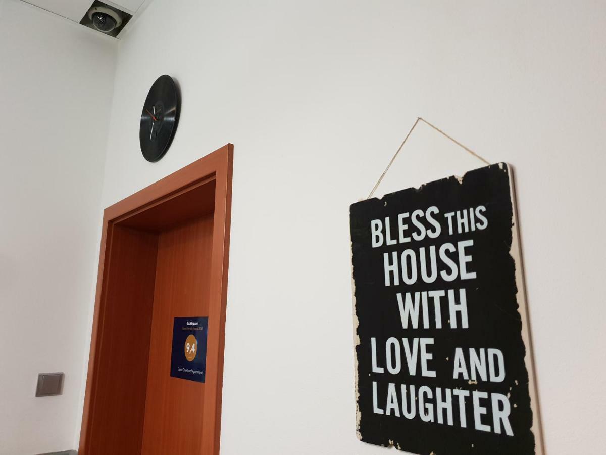 Quiet Courtyard Apartment Prague Luaran gambar