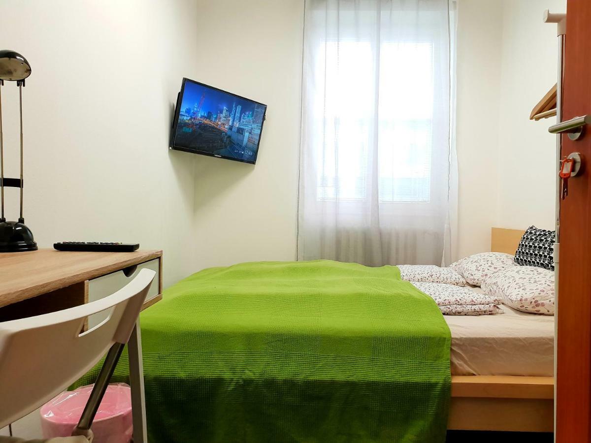 Quiet Courtyard Apartment Prague Luaran gambar